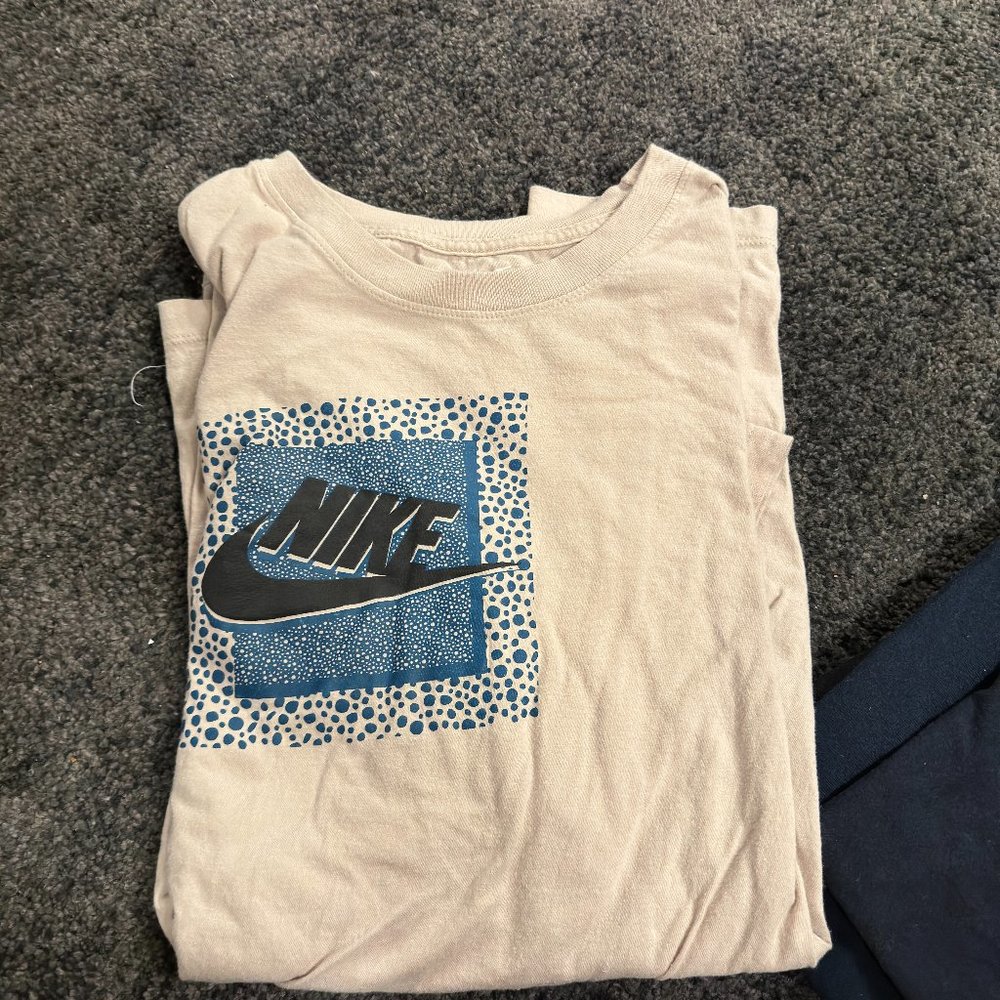 NIke / T-Shirt / M